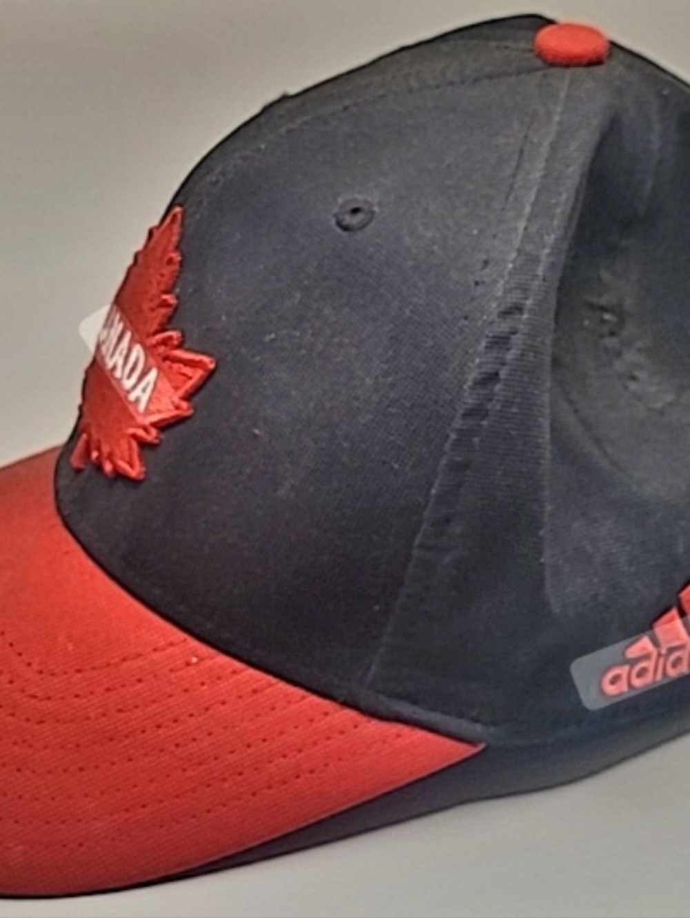 Adidas  Canada Olympic Team Hat w / Embroider maple leaf on the front